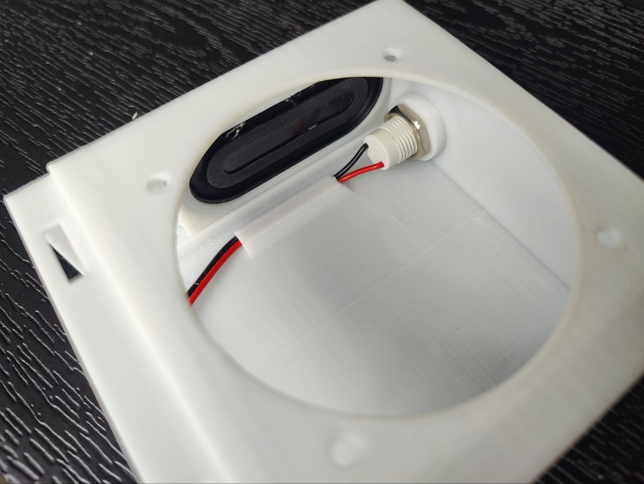 Brick Assistant - back USB-C slot